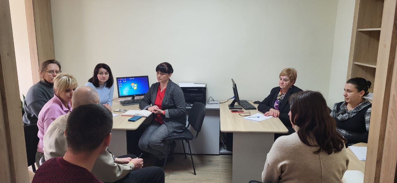 круглий стіл