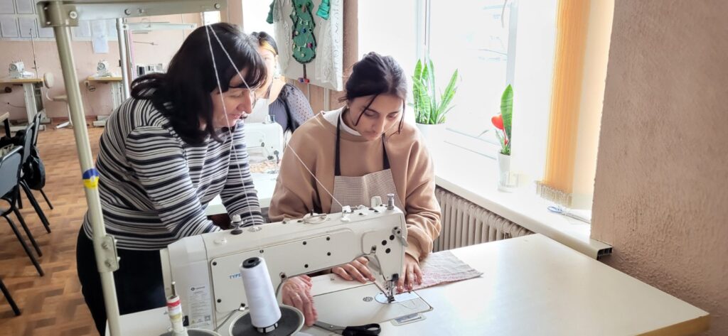 У групі першокурсників-швачок відбулася перша перевірна робота