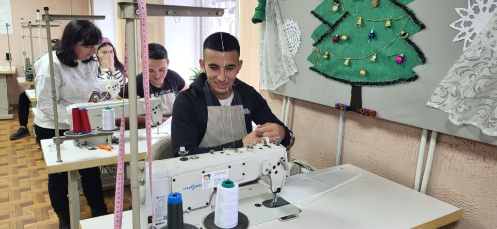 У групі першокурсників-швачок відбулася перша перевірна робота